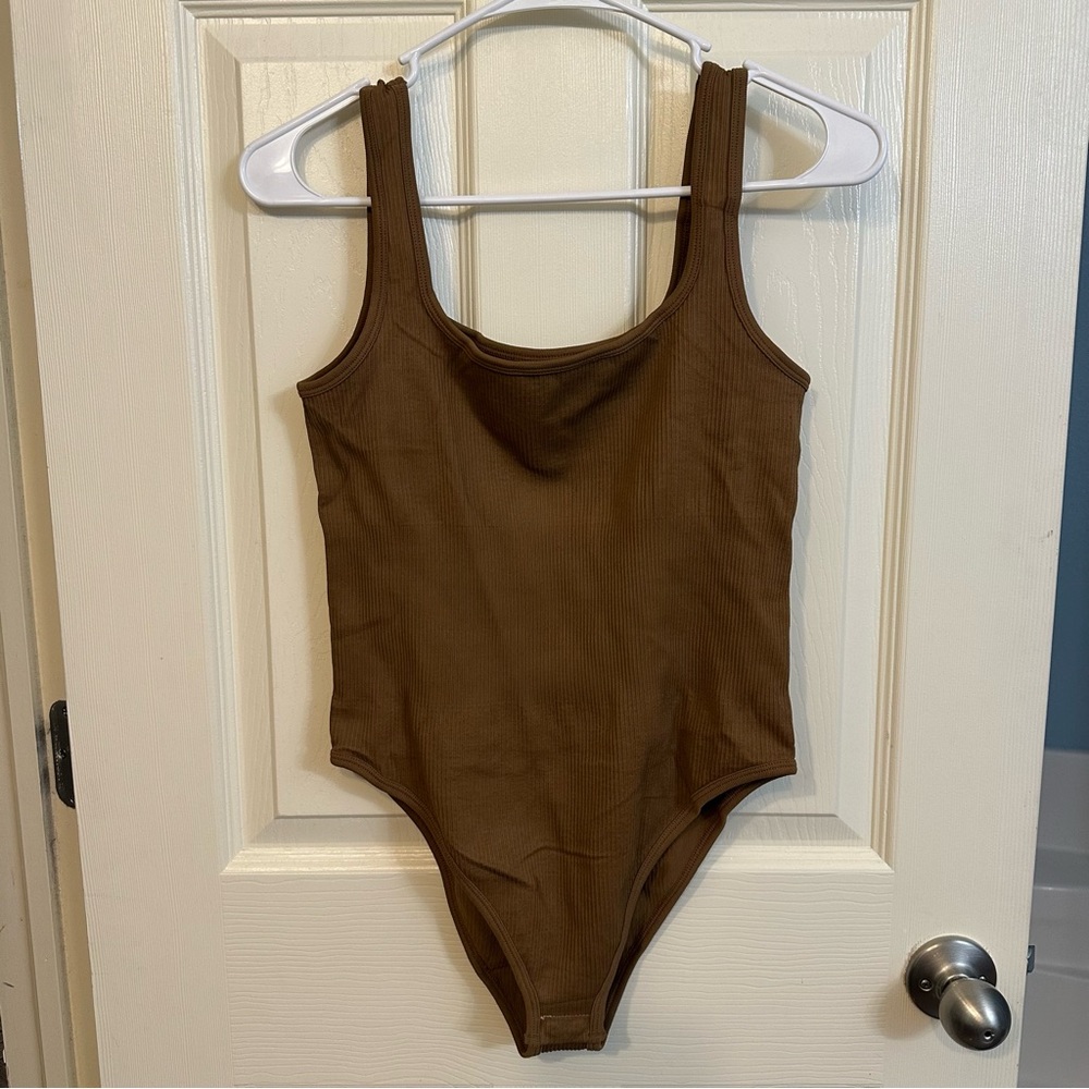NWOT Women’s Ribbed Brown Bodysuit, size Large